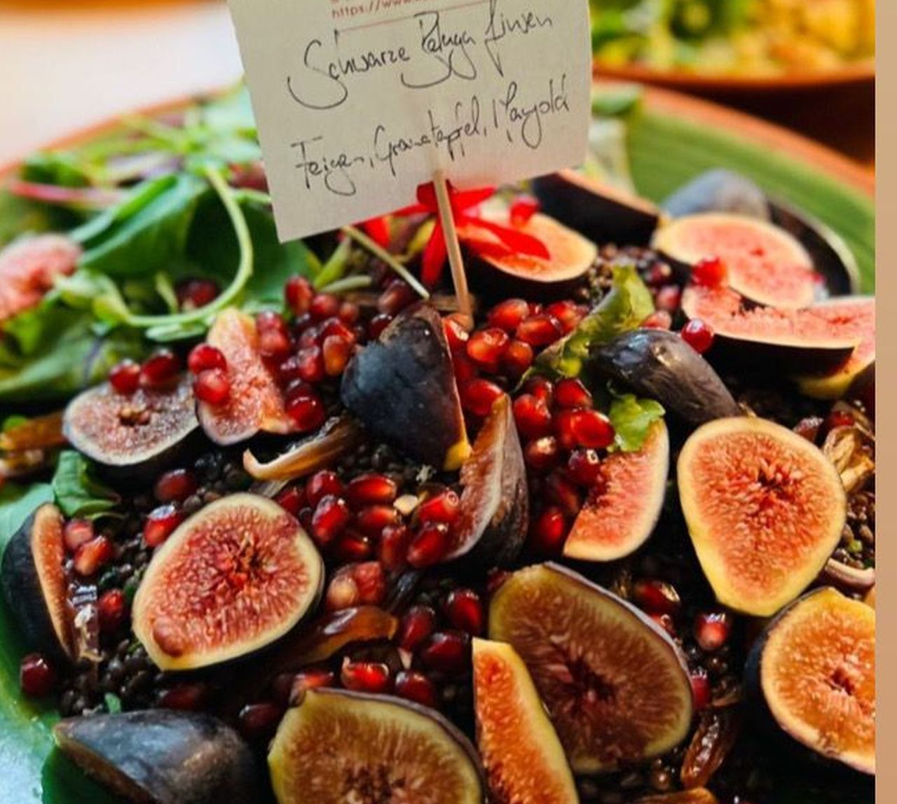 Catering Kunz-Mahl Koeln, schwarze Linsen mit Feigen und Granatapfel