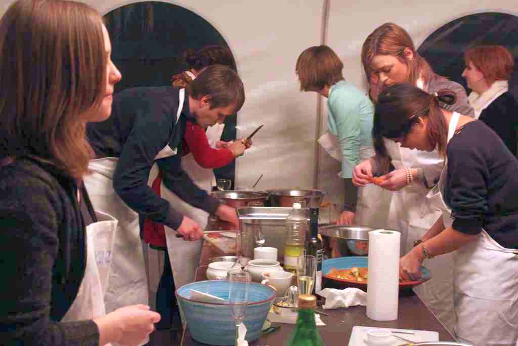 kochparty bei Kunz-Mahl Catering in K&ouml;ln team bei der Arbeit