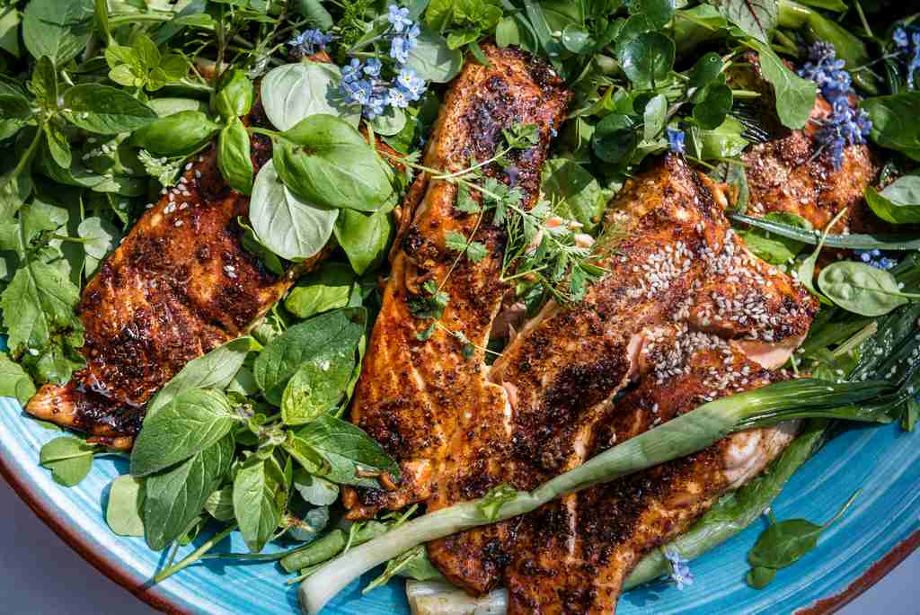 Leckeres Essen Catering Kunz-Mahl Koeln kreativ mit Teriyyaki Lachs und viel Gemuese 