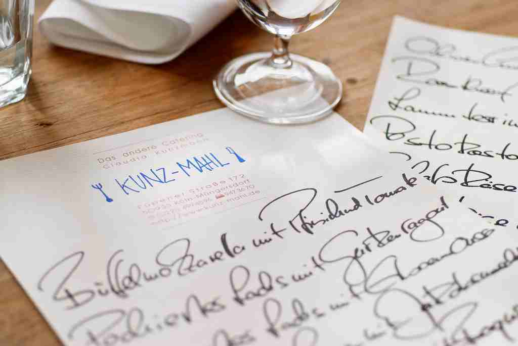 auch gut bewertet die Praesentation mit handgeschriebenen Speisekarten